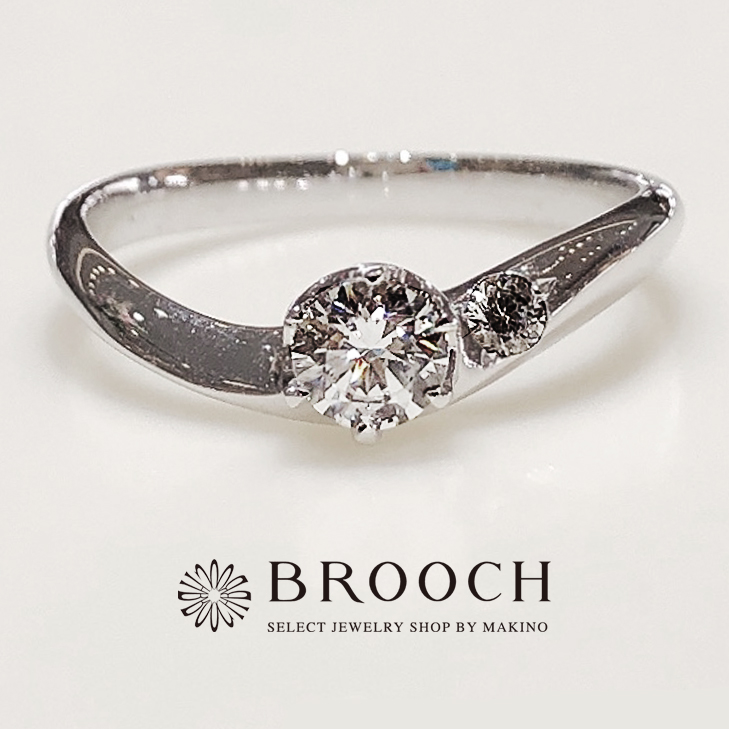 BROOCH　婚約指輪　エンゲージリング　サイドストーンウェーブデザイン