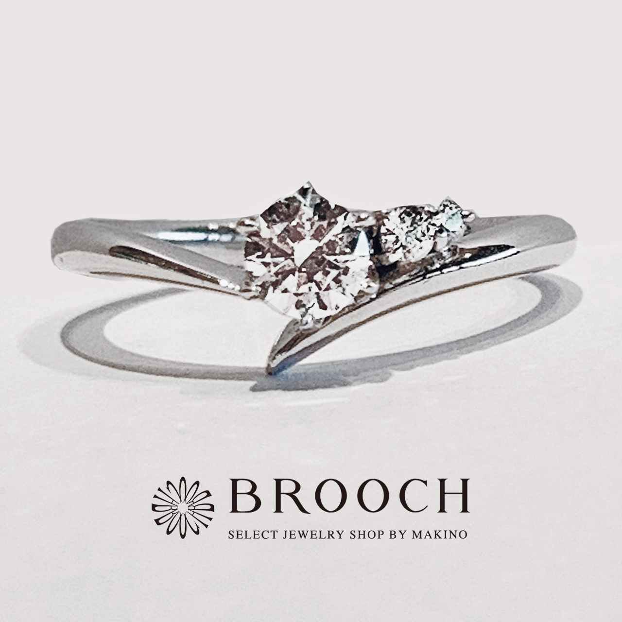 BROOCH　婚約指輪　エンゲージリング　V字ラインダイヤモンド３石
