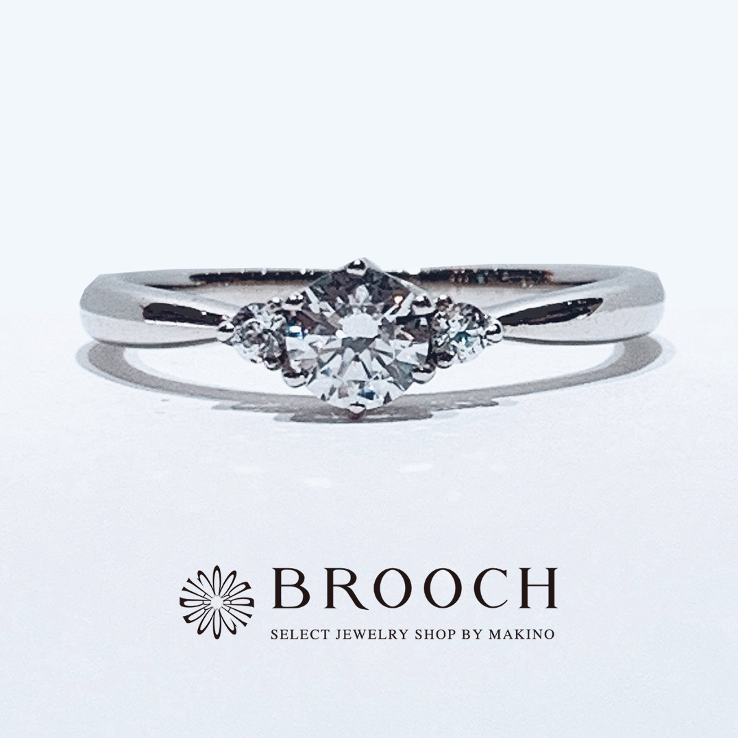 BROOCH　婚約指輪　エンゲージリング　シンプル両サイドメレ