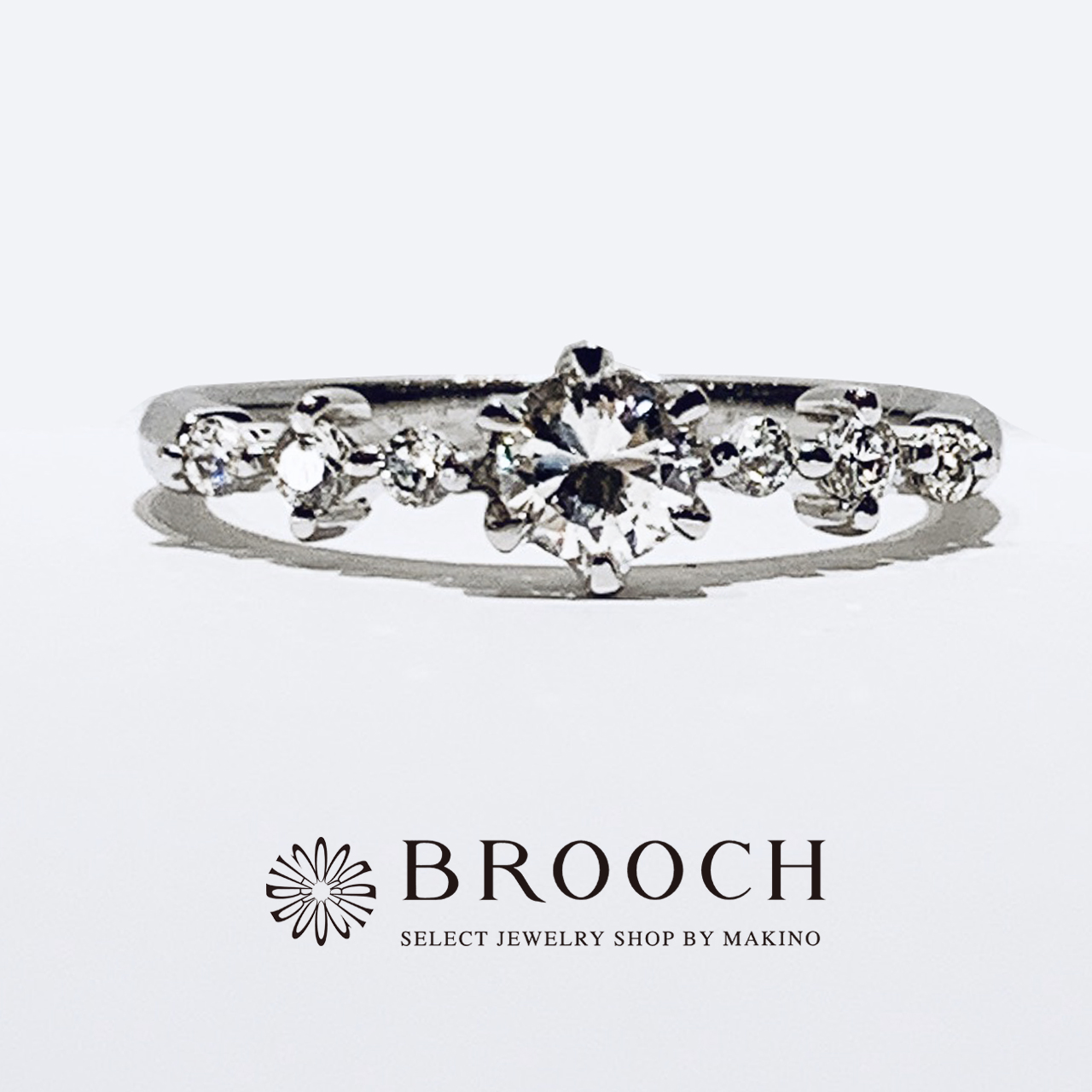 BROOCH　婚約指輪　エンゲージリング　可愛い両サイドメレデザイン