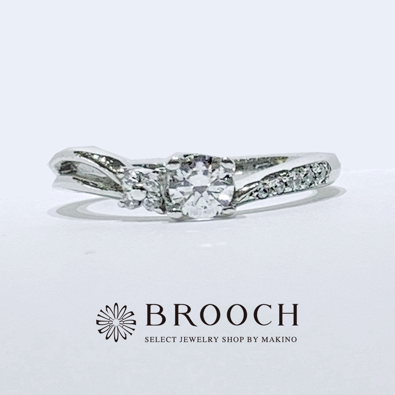 BROOCH　婚約指輪　エンゲージリング　V字デザイン