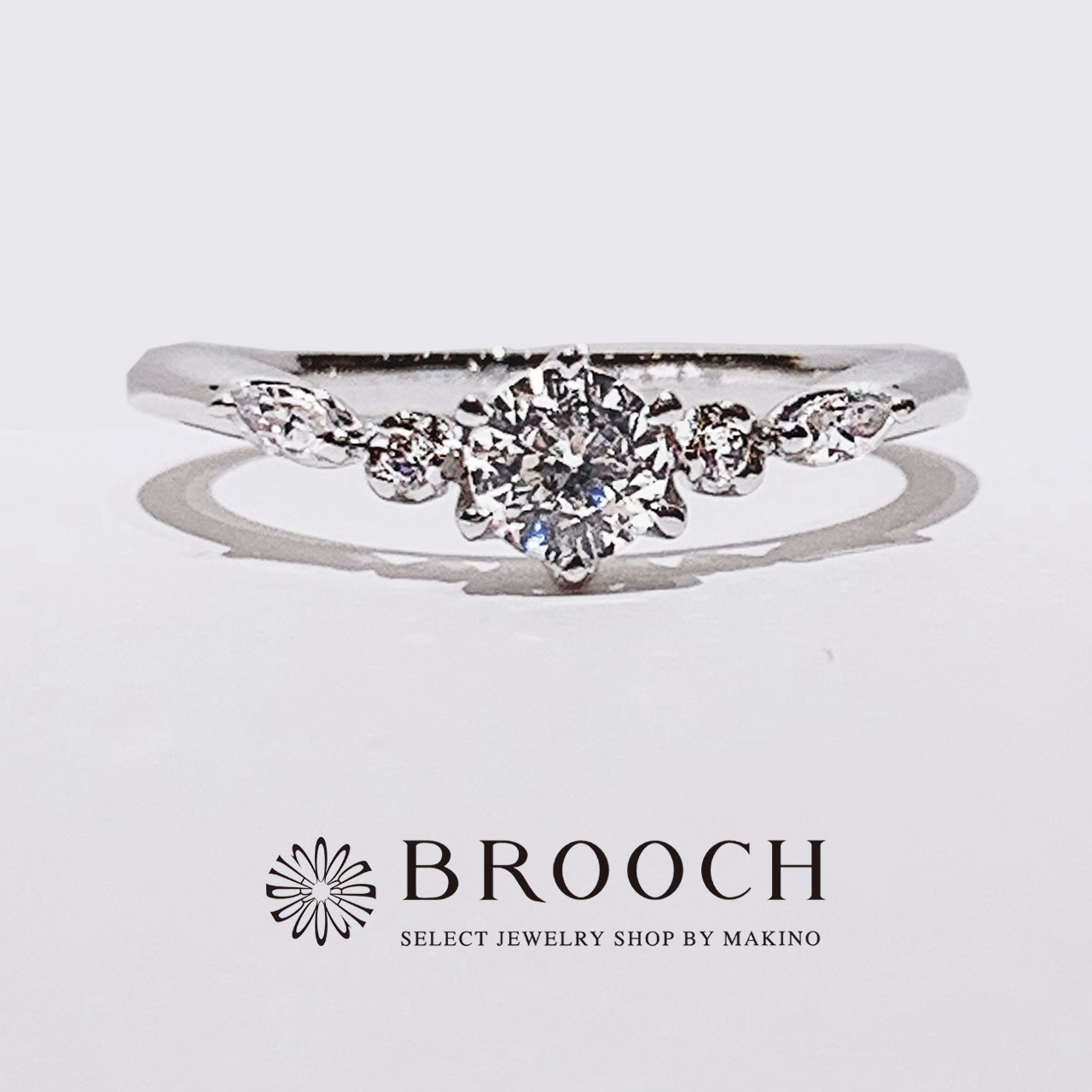 BROOCH　婚約指輪　エンゲージリング　華やかV字デザイン