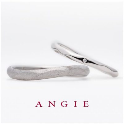 ウエーブデザインの結婚指輪