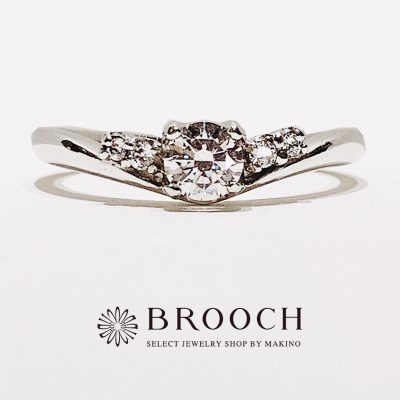 BROOCH　婚約指輪　エンゲージリング　シンプルV字デザイン