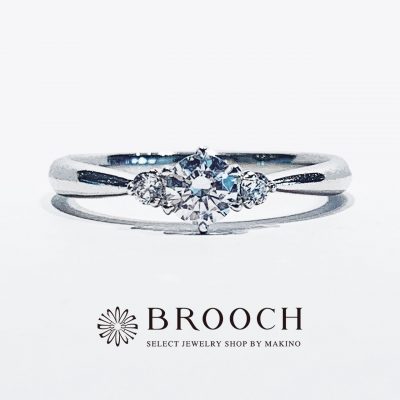 BROOCH　婚約指輪　エンゲージリング　かわいい　シンプル両サイドメレ
