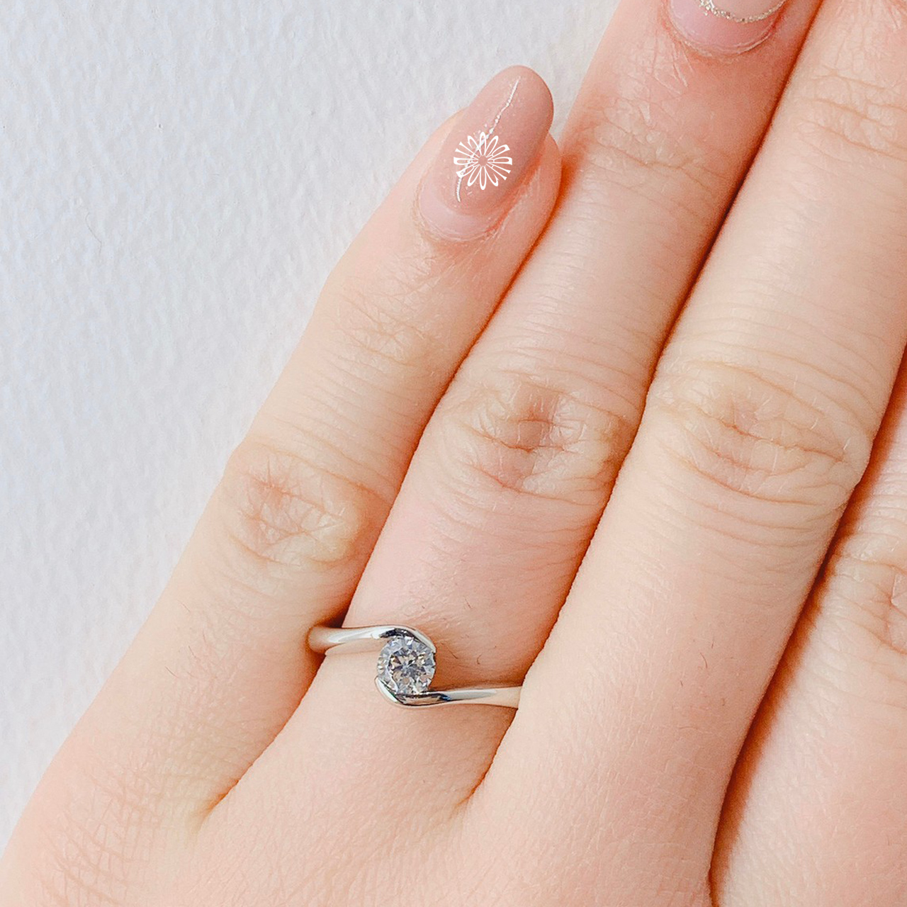 Brooch 婚約指輪 エンゲージリング かわいい シンプル１石ウェーブデザイン 新潟の婚約指輪 結婚指輪 Brooch ブローチ