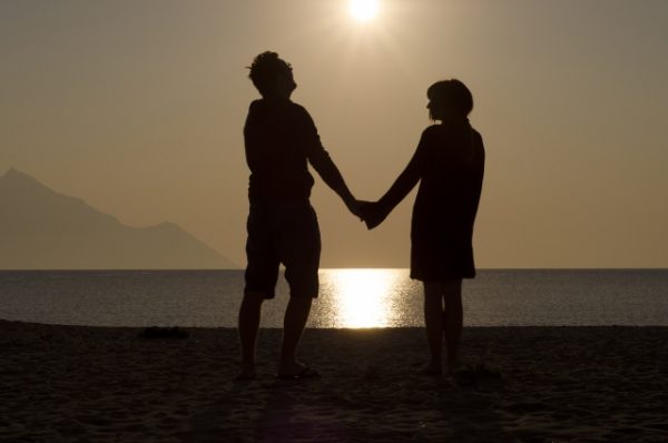 プロポーズをする瞬間のふたり