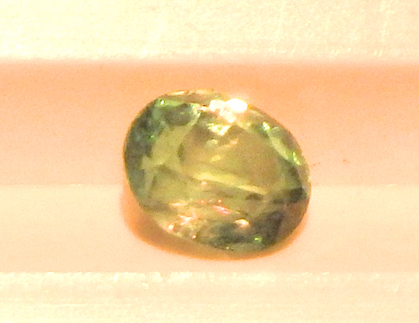 デマントイドガーネットはダイヤモンドを超える維持色を発揮する1月の誕生石