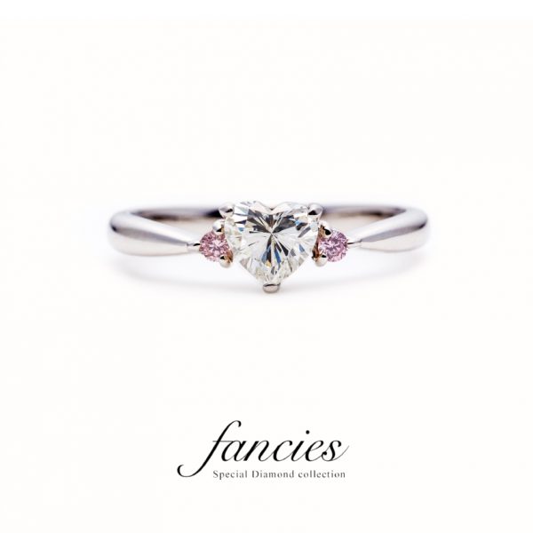 両サイドメレハート型ダイヤモンドの婚約指輪をお探しの方は新潟のBROOCH（ブローチ）へ