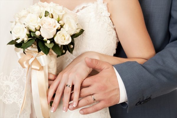 ふたりの絆を表す大切な結婚指輪（マリッジリング）は、種類の豊富なBROOCH（ブローチ）で選ぶのがいおすすめ