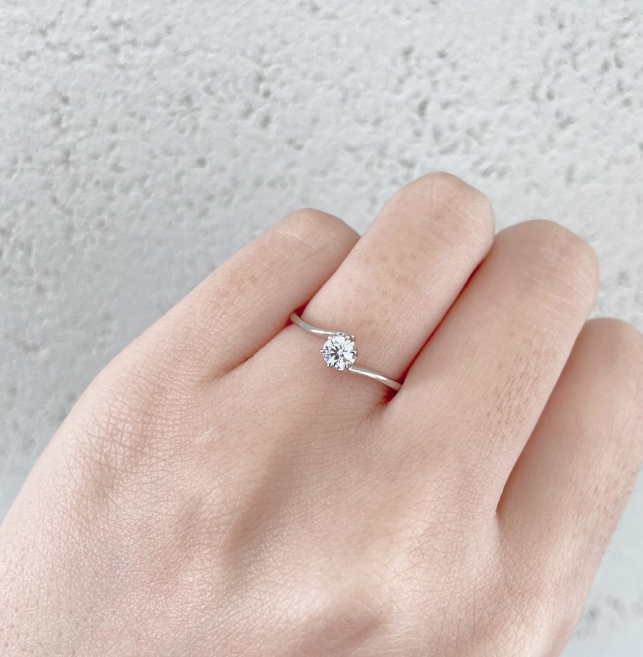 ブローチ15万円婚約指輪 シンプルウエーブ 新潟で婚約指輪 結婚指輪brooch