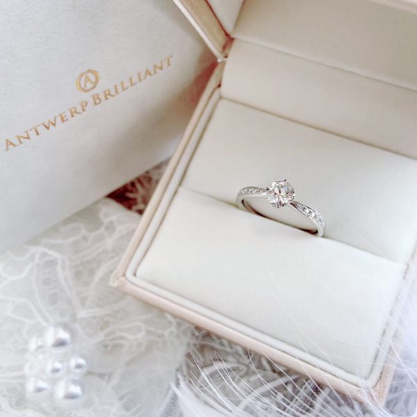 新潟で結婚指輪は華やかなダイヤモンドラインがオススメ