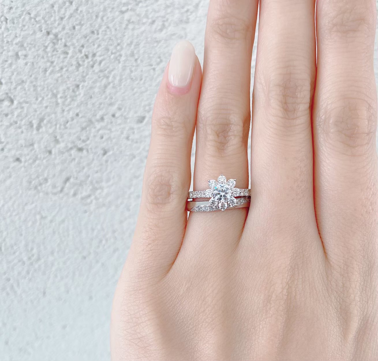 新潟で結婚指輪を探すならブローチ