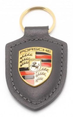 タグ・ホイヤーとポルシェのパートナーシップ締結を祝して、2021年４月20日（火）から５月31日（月）までの６週間限定で「2021 the 1st National Campaign-Forever Chasing Tomorrow」が実施されます。対象商品をご成約のお客様にはオリジナルキーチェーンをプレゼント