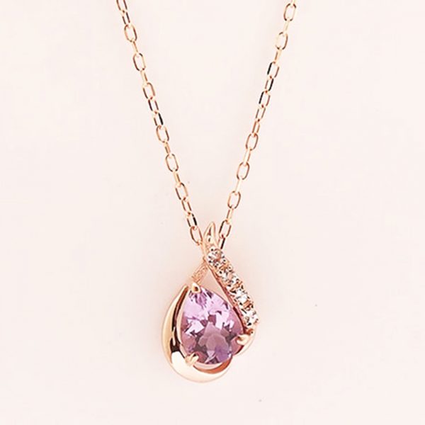 プレゼントに誕生石ネックレスがオススメ