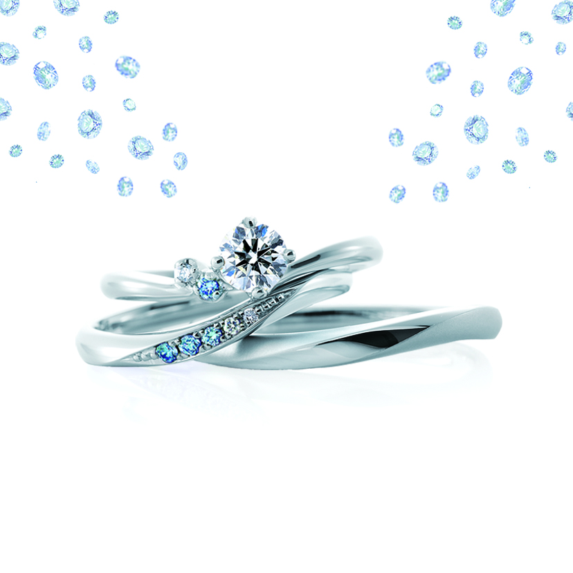 さわやかなアイスブルーダイヤアレンジが大人可愛い婚約指輪（エンゲージリング・プロポーズリング）と結婚指輪（マリッジリング）のセットリングは新潟の花嫁様に人気のカフェリングのローブドゥマリエ