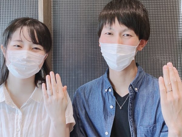 選んだのはシンプルなデザインがお気に入り！婚約指輪と結婚指輪