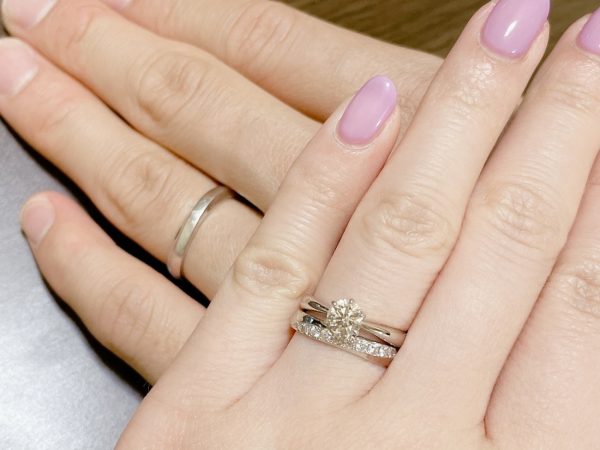 選んだのはダイヤモンドの輝きが美しい結婚指輪