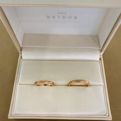 合わせるとハートになる結婚指輪