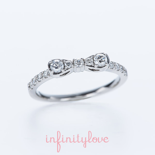 可愛らしいデザインの蝶