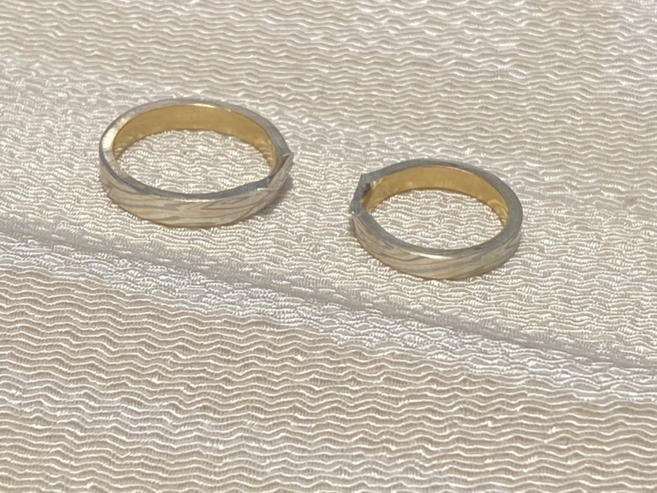 模様がきれいな杢目金屋の結婚指輪