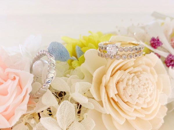 星モチーフの婚約指輪と結婚指輪