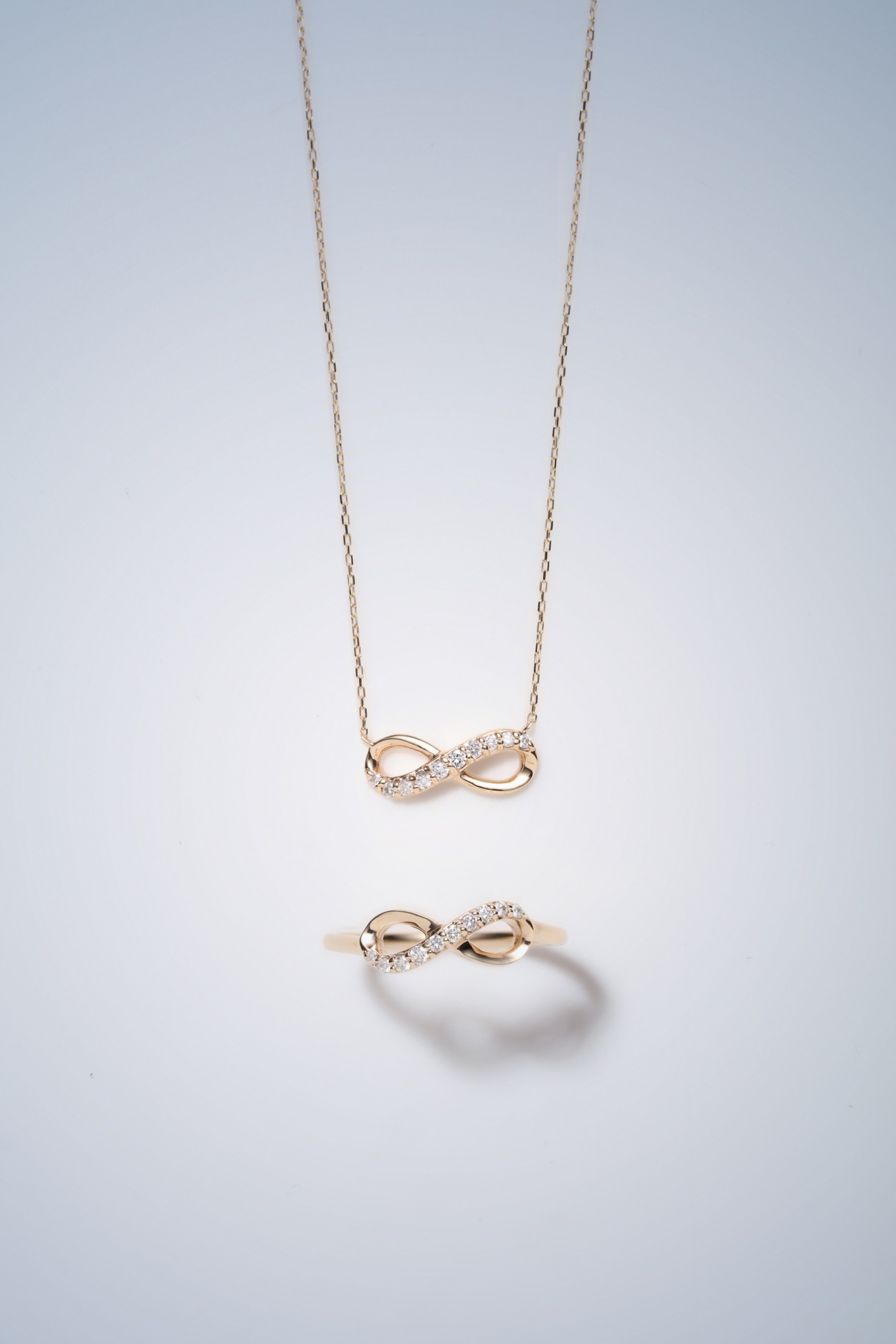 記念日のプレゼントにピッタリなネックレスとリング