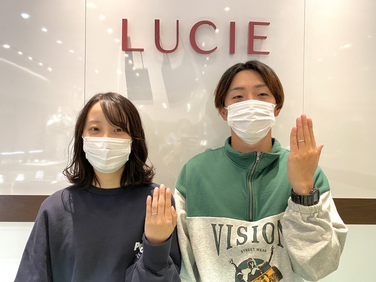 ダイヤモンドの華やかさがお気に入りなLUCIEの結婚指輪