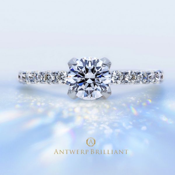 ダイヤモンドが美しい婚約指輪
