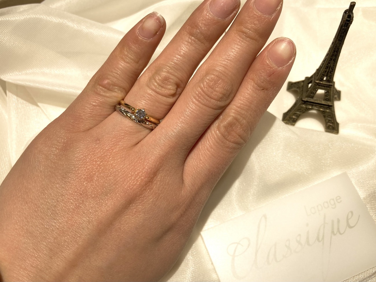 パリを感じさせるラパージュクラシックの婚約指輪と結婚指輪