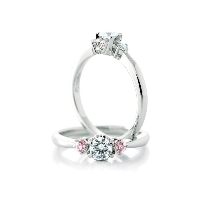 アンジェの可愛くて普段使いしやすいデザインをした婚約指輪