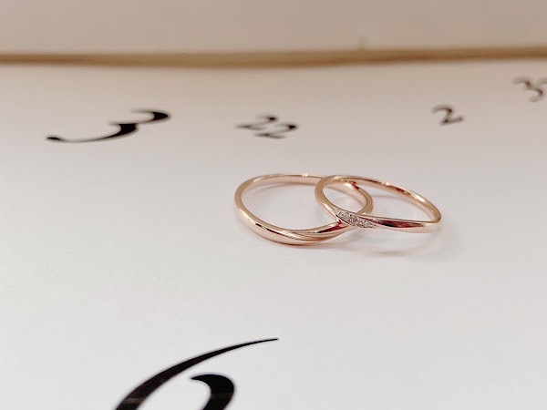 細身で可愛いアンジ―の結婚指輪はピンクゴールドで！