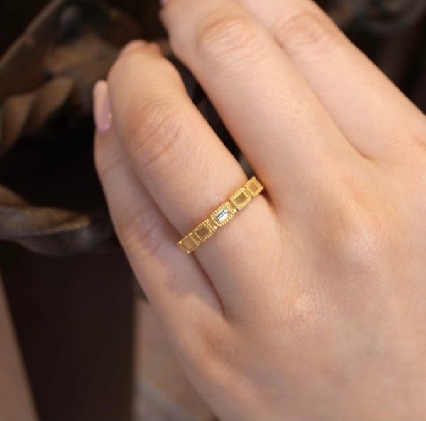 オレッキオのおしゃれな結婚指輪はブローチにある
