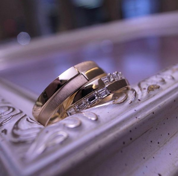 オシャレなオレッキオの結婚指輪はブローチにある