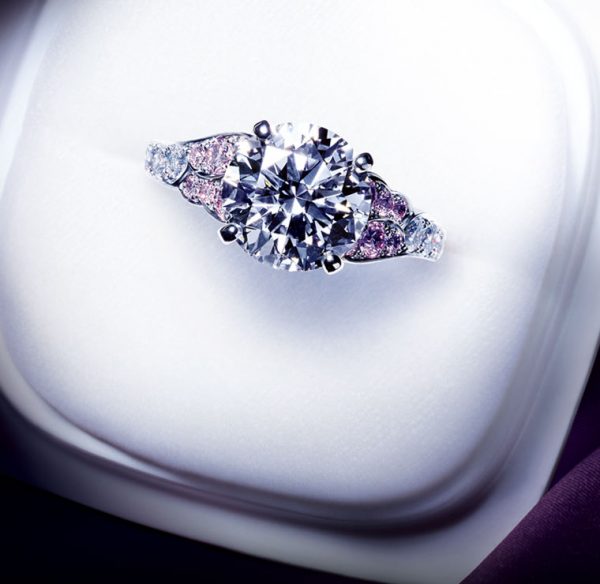 俄正規取扱店のBROOCH