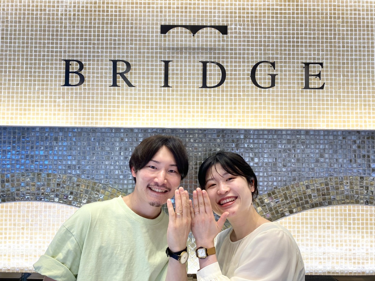 新潟カップル様はシンプルで個性的な日本橋をモチーフにしたブリッジの結婚指輪