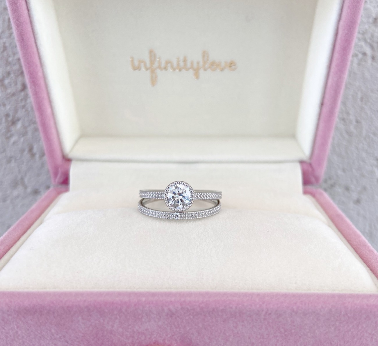 アンティーク調デザインが人気の結婚指輪