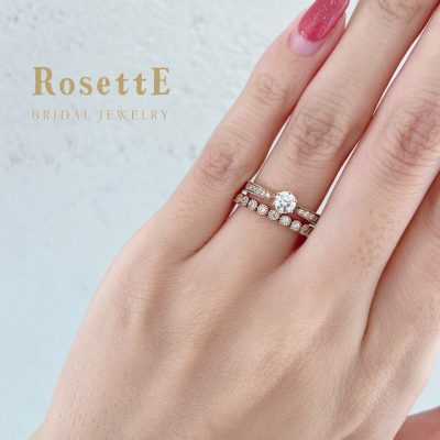 たくさんの光の粒が二人の幸せな姿を見守るような婚約指輪「RossettE」”DEWDROP”