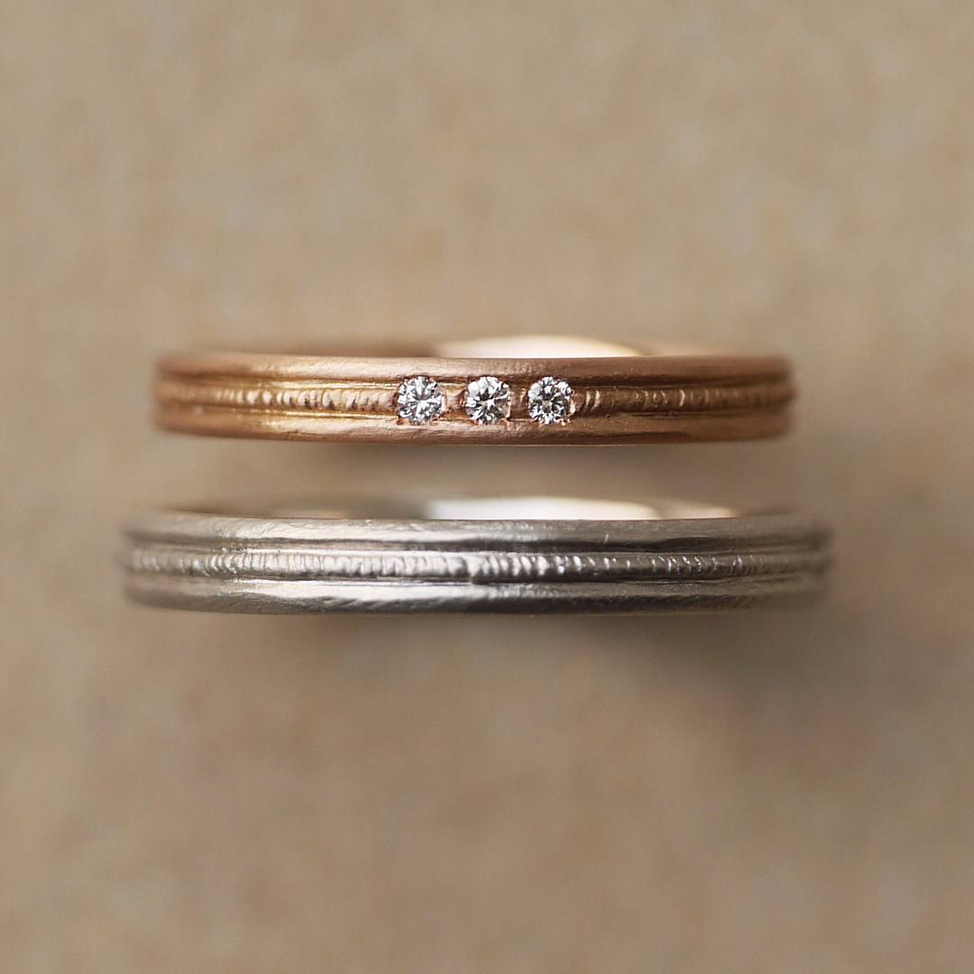 ハンドメイドらしい色合いのシンプルな結婚指輪はYUKA HOJOが人気