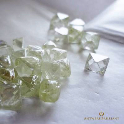 美しいダイヤモンドのプロポーズリングなら新潟ブローチが人気