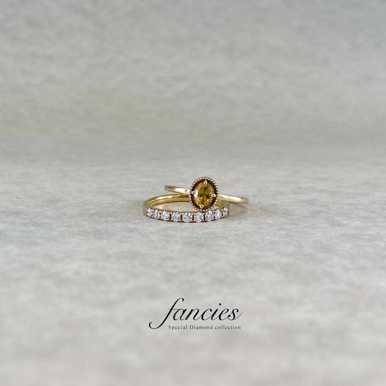 7月誕生石のスフェーンの婚約指輪
