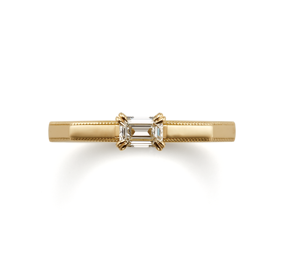 新潟唯一取扱いのエメラルドカットの婚約指輪がオシャレで人気