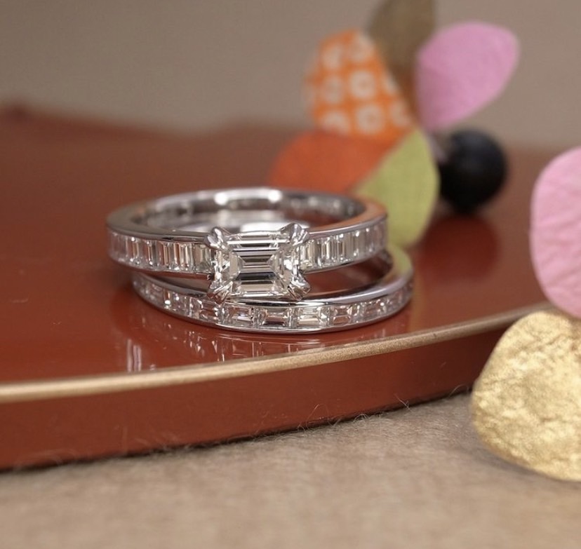 新潟唯一取扱いのエメラルドカットの婚約指輪がオシャレで人気