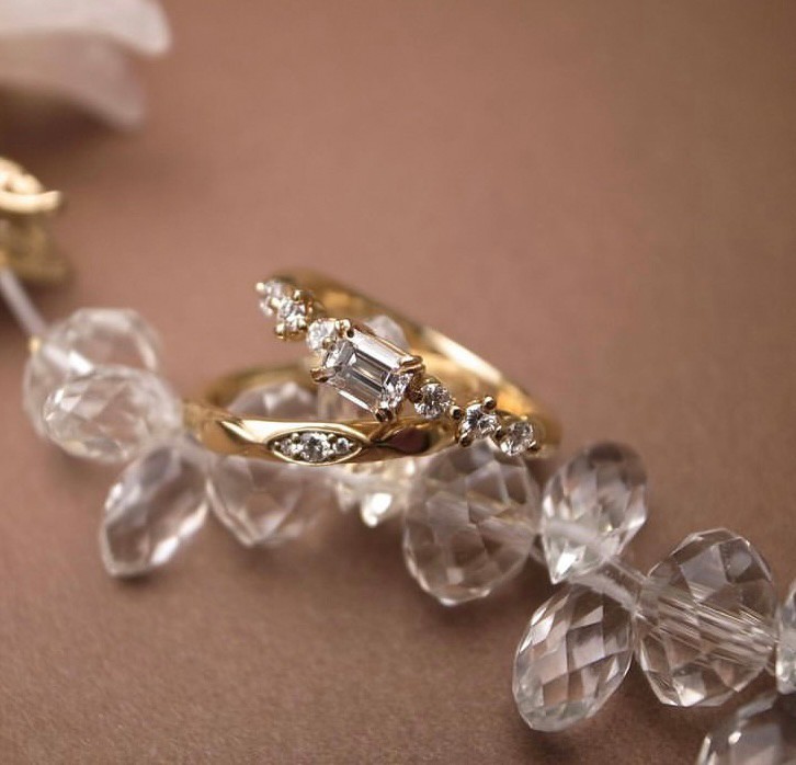 新潟で大人可愛い華やかなダイヤモンドの婚約指輪をお探しなら県内唯一の取り扱い店　ブローチへ