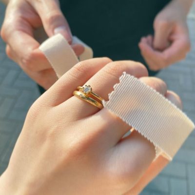 新潟でおしゃれな婚約指輪と結婚指輪を選ぶならブローチのYUKAHOJOが人気