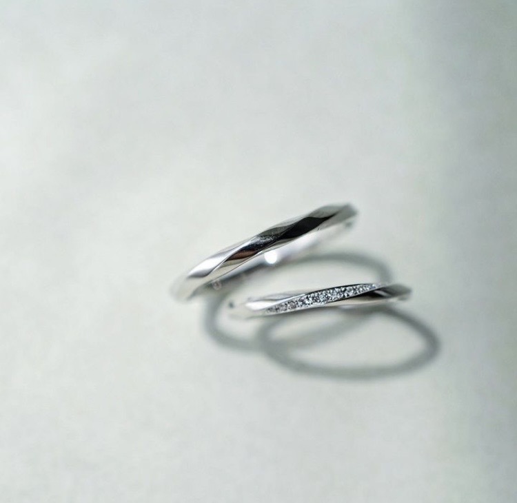 新潟初上陸のおしゃれ結婚指輪「YUKA HOJO]のウェーブラインのシンプルな結婚指輪