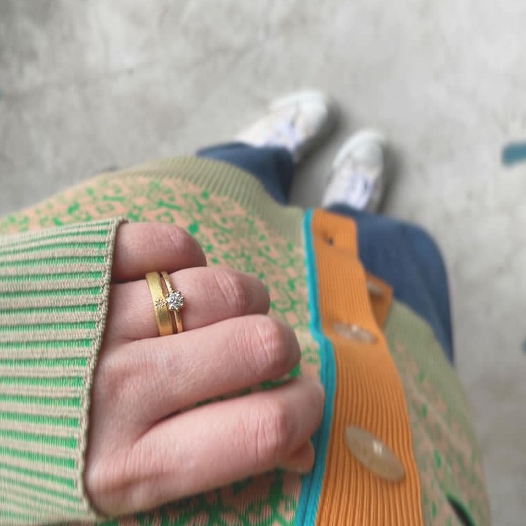 YUKAHOJOのおしゃれな結婚指輪と婚約指輪が揃うブローチ