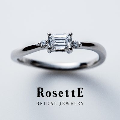 透明感あるエメラルドカットダイヤモンドがアンティークでオシャレな婚約指輪はロゼット