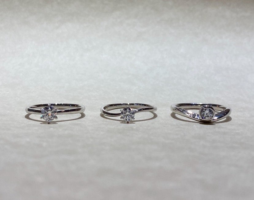 ストレート、ウェーブ、V字の婚約指輪結婚指輪は新潟ブローチ