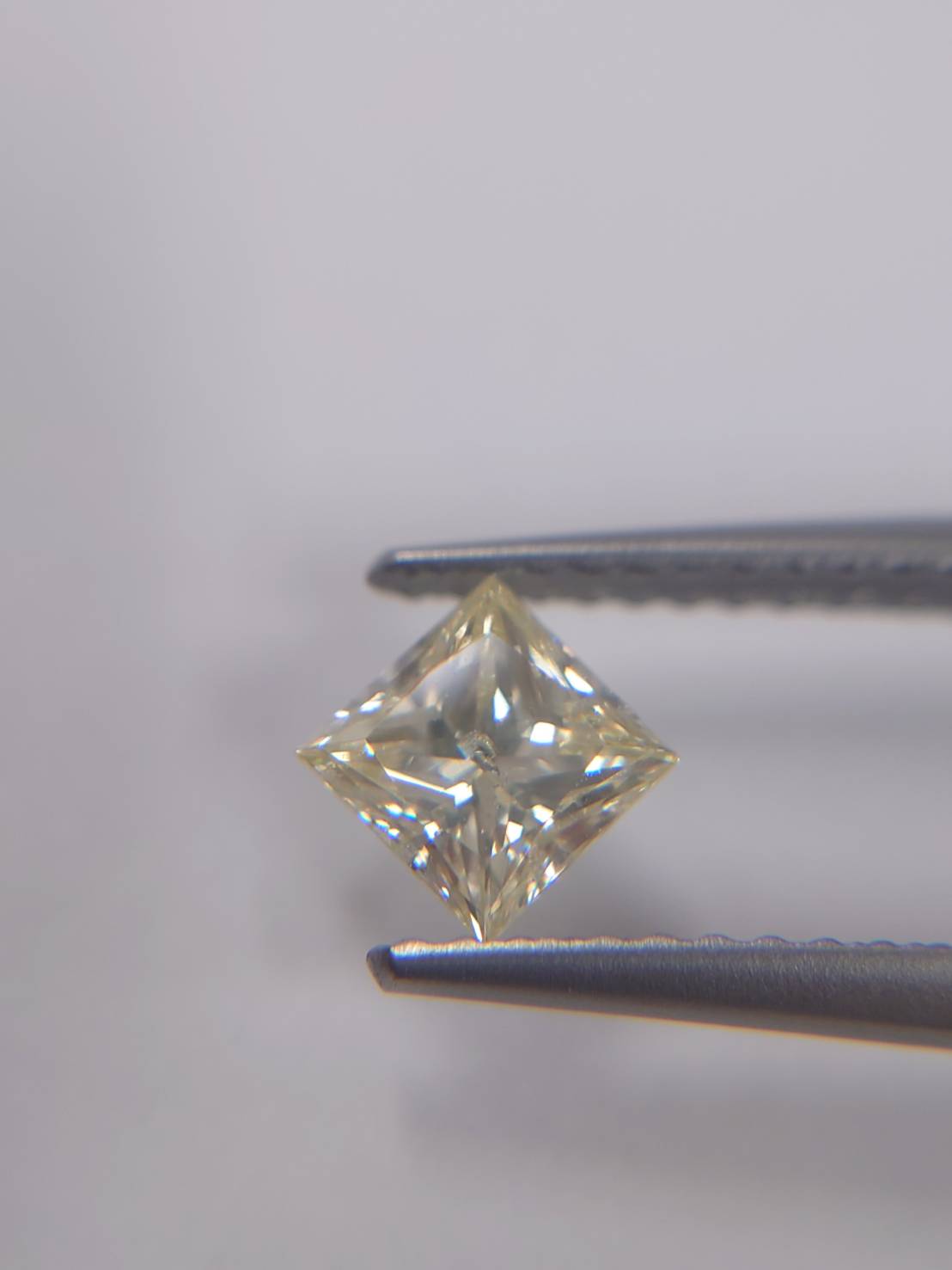 イエローのプリンセスカットダイヤモンド